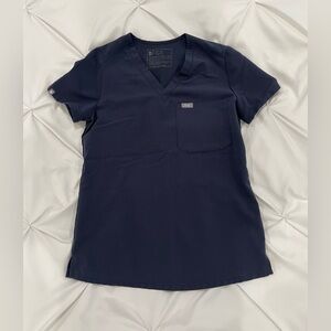 EUC like new figs catarina one pocket scrub top sz XXS color quiet navy